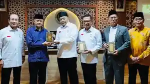 Sinar-Mas-Wakafkan-Mushaf-Alquran-ke-MUI.jpg