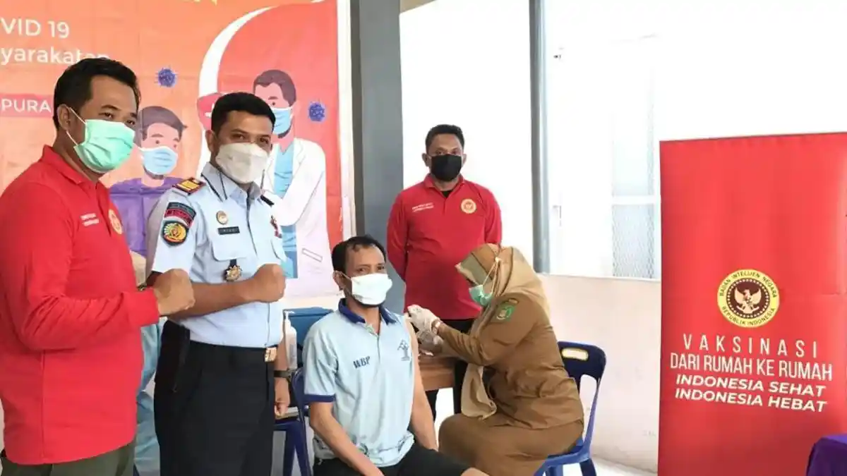 Berkolaborasi dengan BIN, Rutan Tanjungpura Gelar Vaksinasi Covid-19