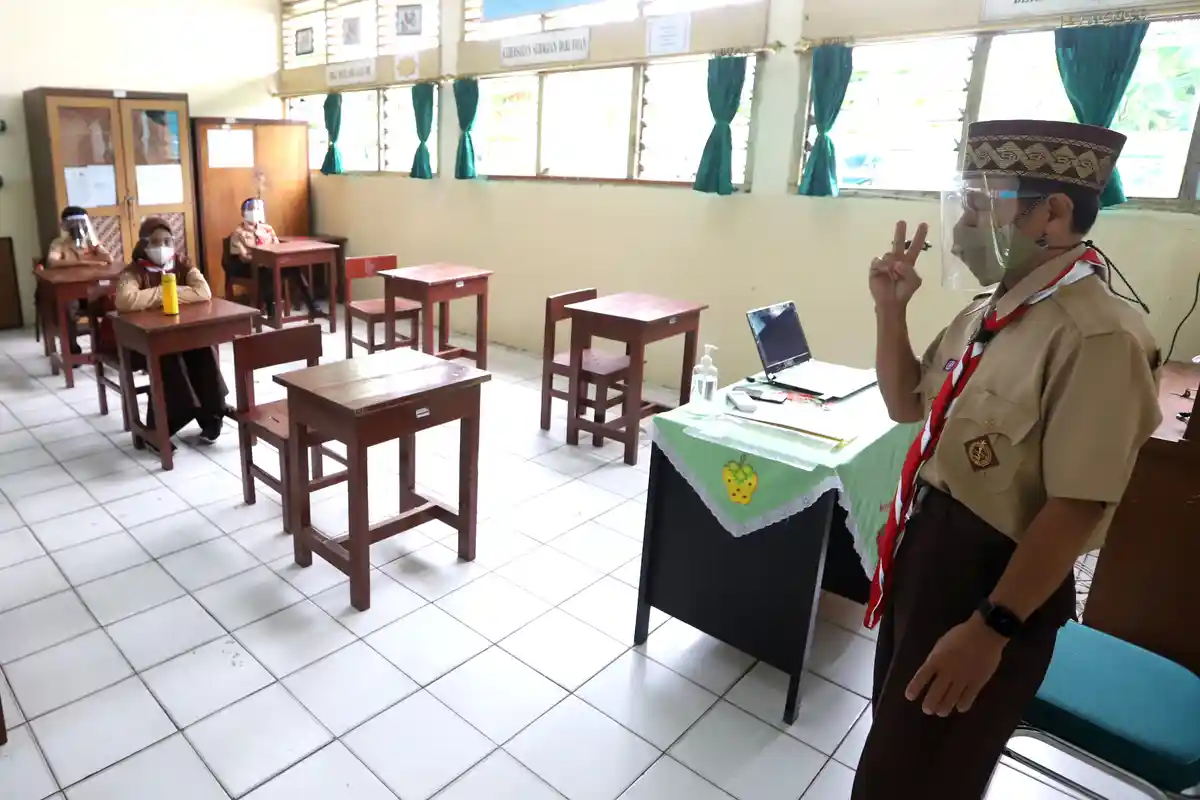 PTM Terbatas Diperbolehkan di Wilayah PPKM Level 1-3, Kemendikbudristek: Kedepankan Kehati-hatian