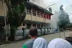 Ruang-kelas-belajar-RKB-SMPN-1-Masamba-terbakar0000.jpg