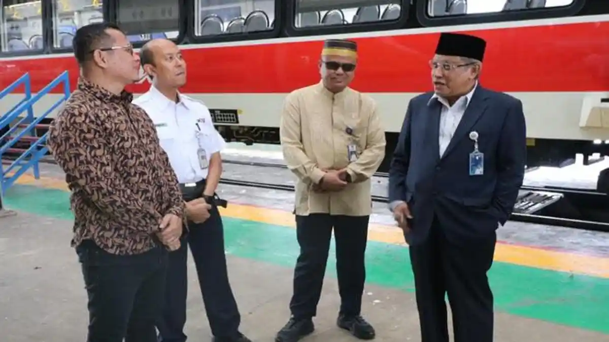Pastikan Operasional KA Sulawesi Aman, Komut KAI Said Aqil Kunker ...