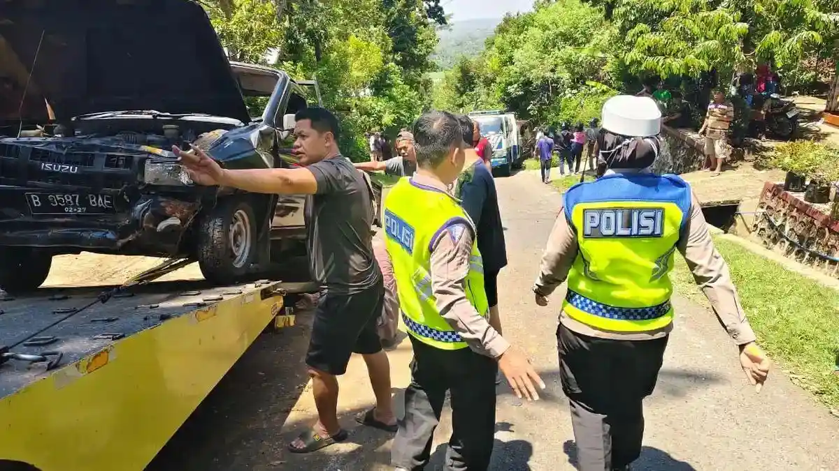 Kecelakaan di Kemranjen Banyumas, 2 Warga Sumedang yang Tumpangi Isuzu Panther Meninggal