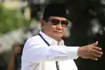 calon-presiden-prabowo-subianto-menyapa-para-pendukungnya_20180813_180847.jpg