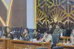 Momen Ariel NOAH Nyanyi di Ruang Sidang DPR, Anggota Dewan Riuh Tepuk Tangan