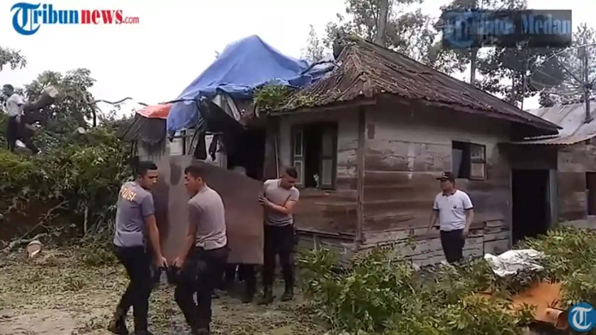 Puting Beliung Terjang Pasuruan, Atap Rumah Warga Berterbangan