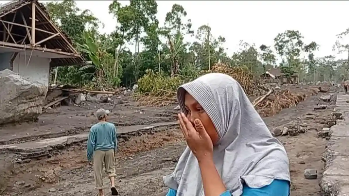 Material Erupsi Semeru Menggunung hingga 10 Meter, Rumah Warga di Sumbersari Terkubur Total