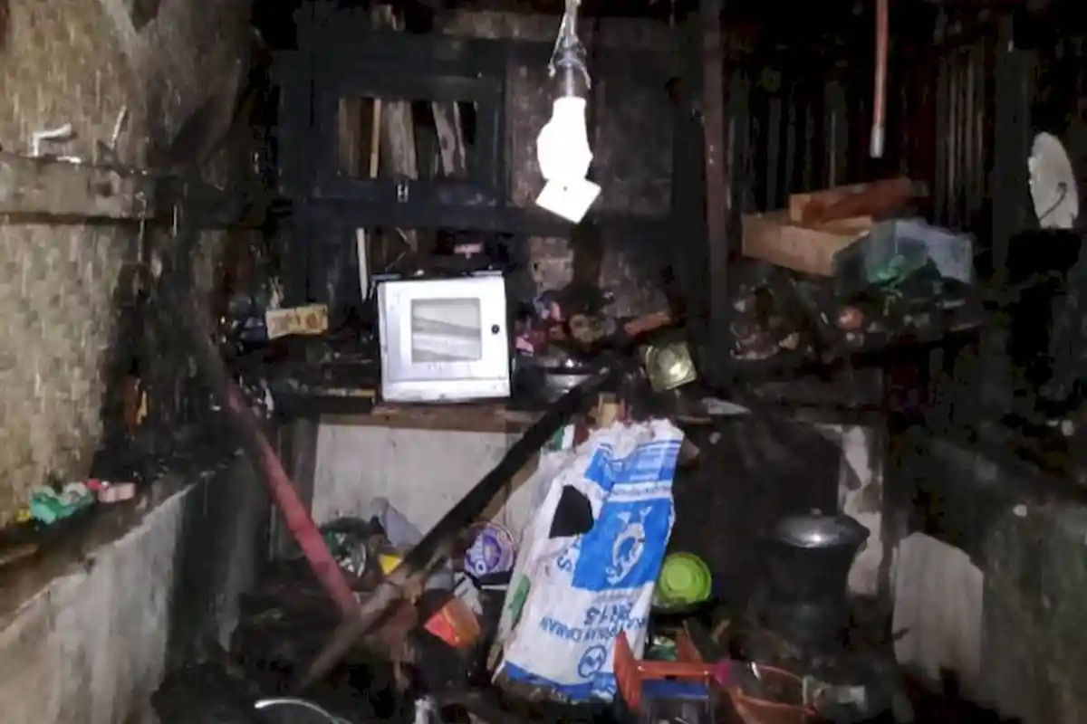 Saat Tertidur Lelap, Warga Gegerbitung Sukabumi Dikagetkan Kobaran Api di Rumah Deni