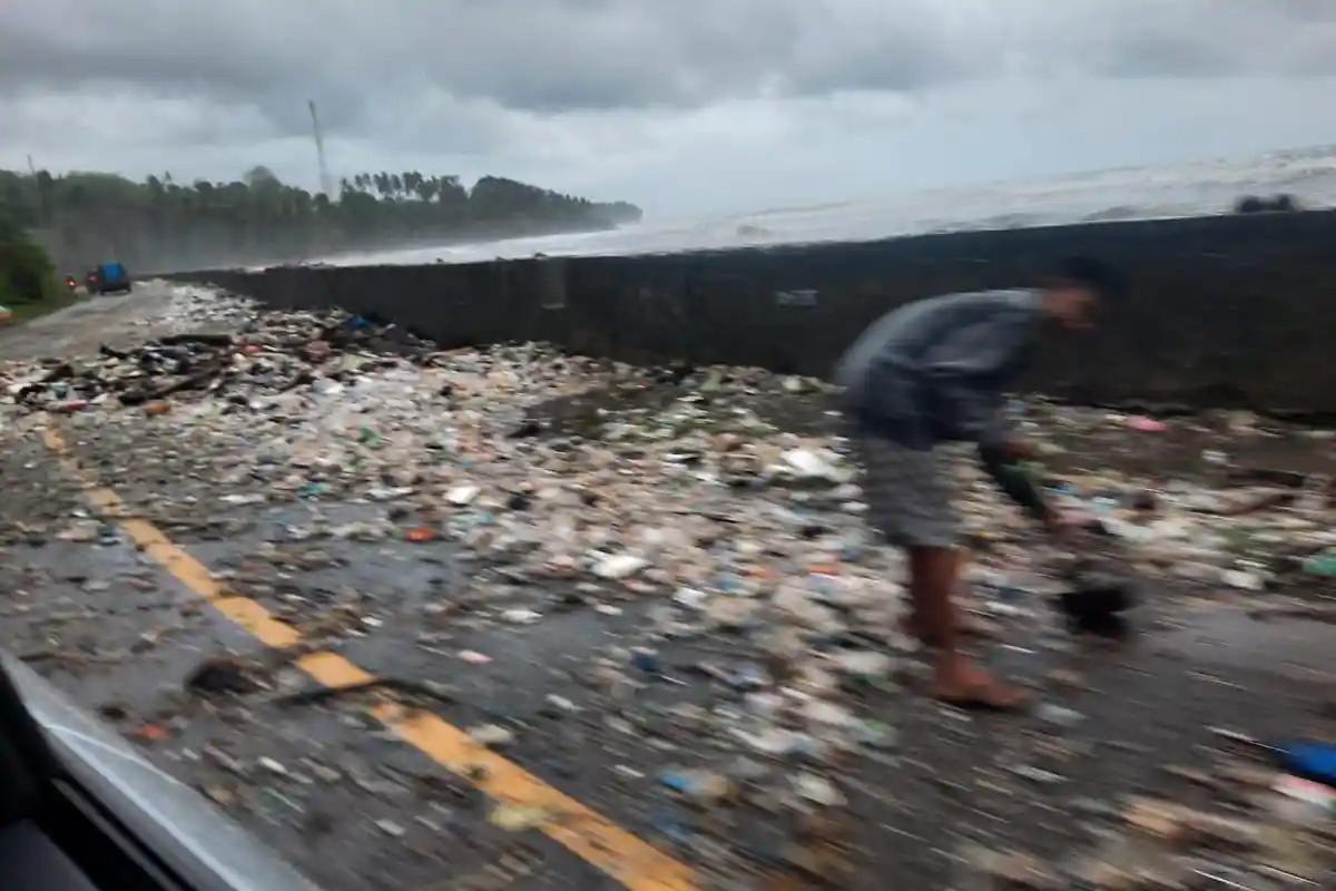 Pohon Tumbang Timpa Tiang Listrik, Belasan Ribu Warga Selayar Terdampak