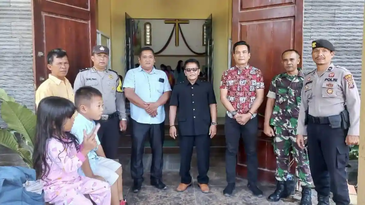 Sinergitas Pak Babin TNI-Polri Amankan Ibadah Gereja, Polsek Kotarih dan Koramil Patroli Bersama