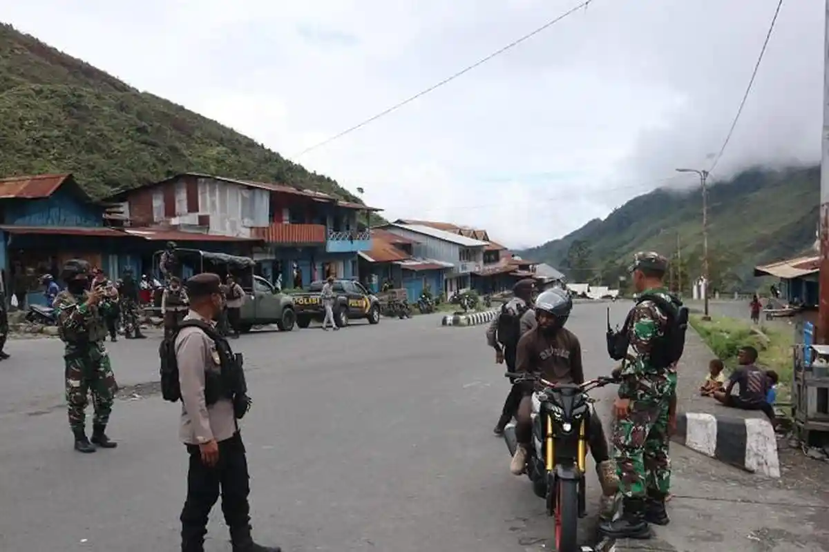 Jaga Kamtibmas, Aparat Gabungan Patroli Rutin di Puncak Jaya
