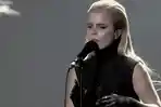 Lirik-lagu-Paloma-Faith-Only-Love-Can-Hurt-Like-This-1.jpg