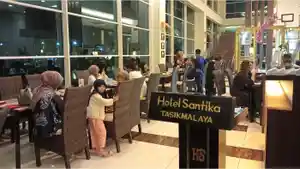 3-Nikmati-Aneka-Macam-Hidangan-Iftar-di-Hotel-Santika-Tasikmalaya-dengan-Tema-Ramadan-Menusantara.jpg