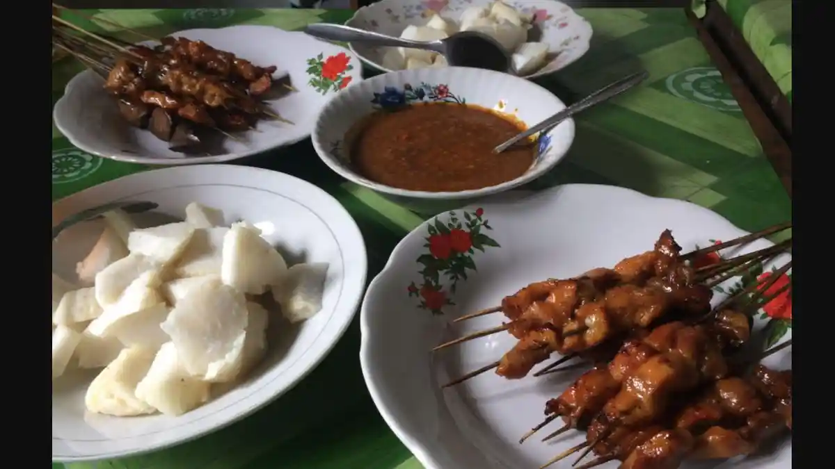 Mencicipi Sate Ambal, Sate Ayam Khas Kebumen dengan Sambal Berbahan Tempe