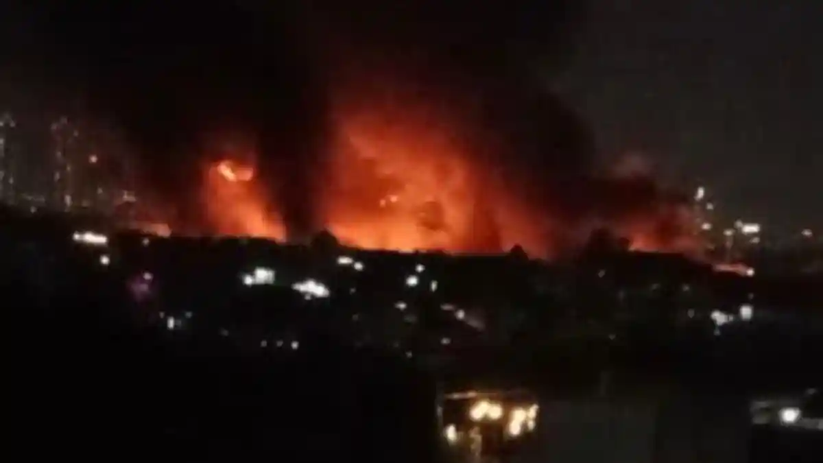 Depo Pertamina Plumpang Jakarta Utara Terbakar Hebat, Api Membumbung Tinggi
