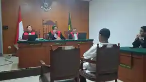 terdakwa-penjarahan-di-rumah-uya-kuya.jpg