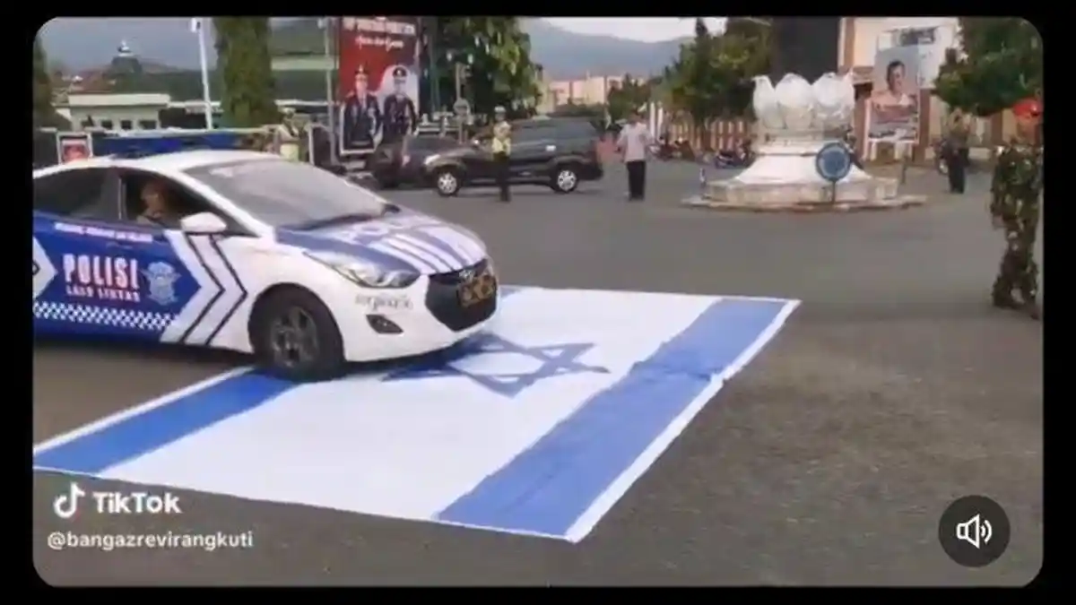 Nasib Polisi Indonesia yang Lindas Bendera Israel Pakai Mobil Patwal