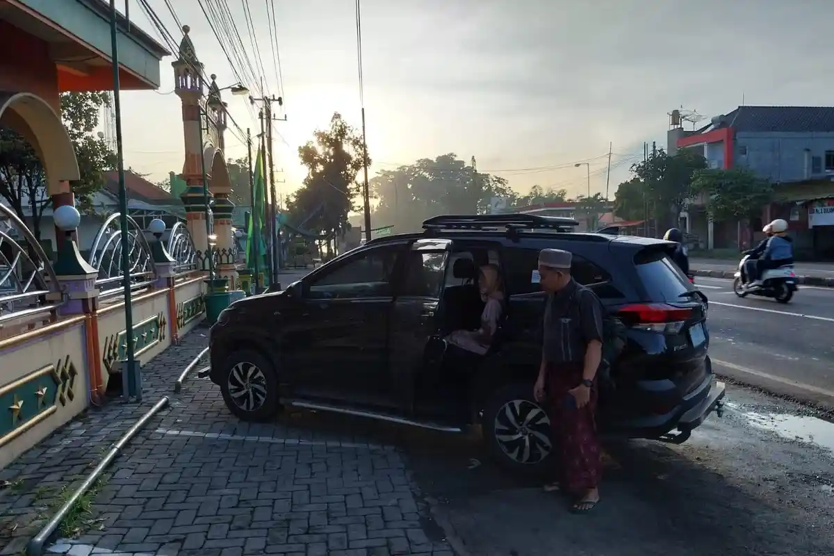 Tidur di Mobil Bareng Istri, Pria di Lamongan Dengar Ada Orang Buka Pintu, Jeritan Istri Terdengar