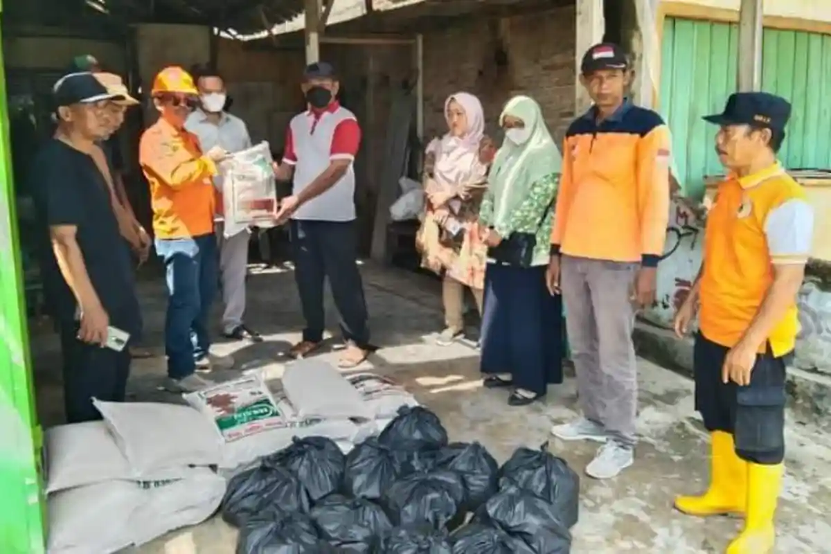 BPBD Lampung Utara Serahkan Bantuan Kepada Korban Bencana Angin Puting Beliung