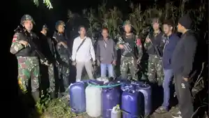 Satgas-Yonif-741GN-Pos-Motamasin-Gagalkan-Penyelundupan-390-Liter-BBM-di-Perbatasan-RI-RDTL.jpg