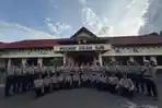 Foto-bersama-usai-upacara-penutupan-Latihan-Kerja-Latja-Siswa-Diktukba-Polri.jpg