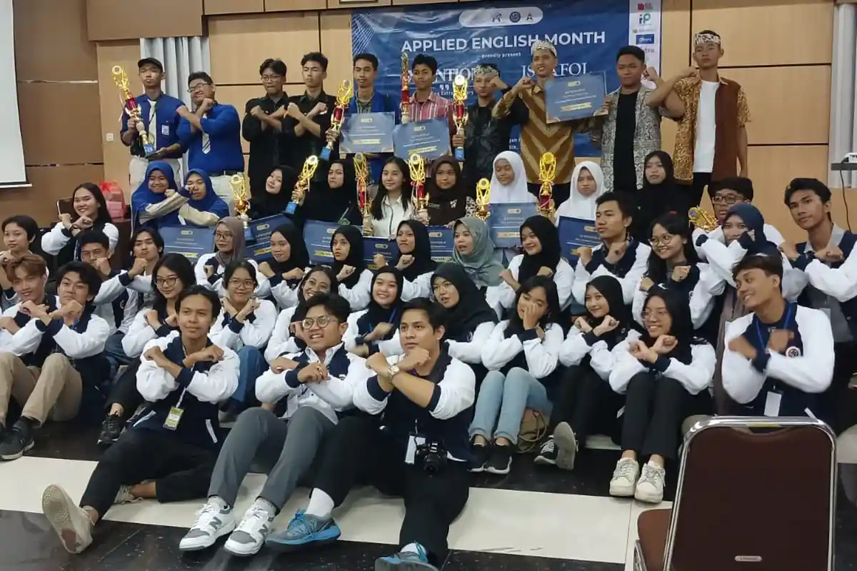 SMAIT Al-Biruni Mandiri Raih Juara 1 di Kategori Short Movie XTENTION UGM 2023