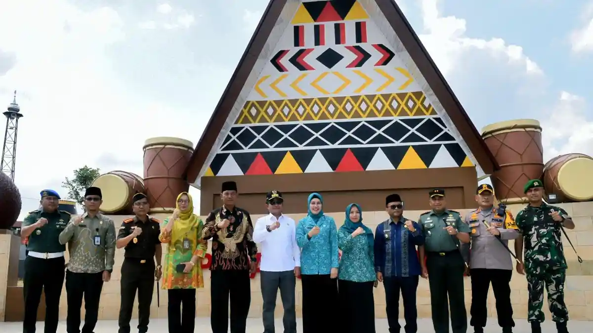 Pj Gubernur Sumut Resmikan Alun-alun Kota Padangsidempuan: Untuk Promosi UMKM