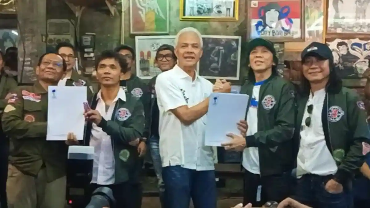 Ribuan Pendukung Sambut Ganjar di Stadion Bima Cirebon, Slank Nyanyikan Ku Tak Bisa, Jamrud Bersiap