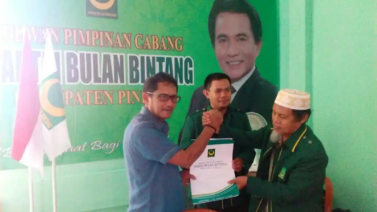 Kembalikan Formulir Calon Bupati di PBB Pinrang, Triple J: Saya Pulkam untuk Mengabdi