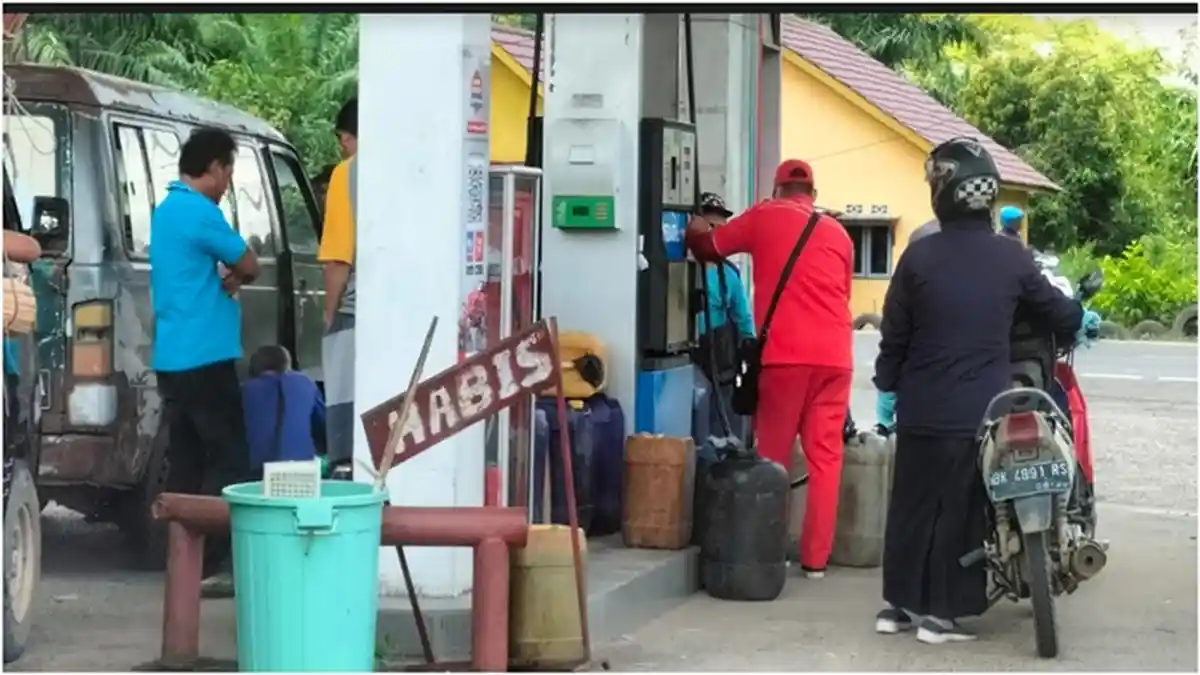 Nekat, SPBU di Muara Baru OKI Layani Pembelian Pertalite Pakai Jeriken, Ini Sanksi dari Pertamina