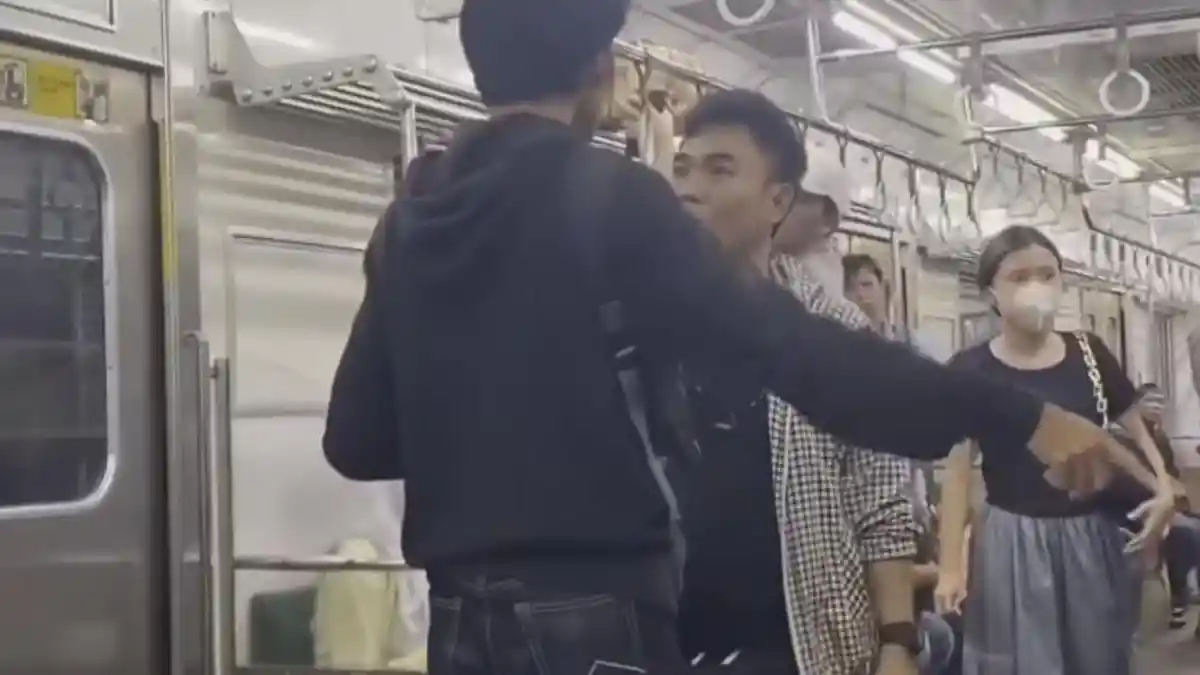 Viral Video Penumpang Ribut di KRL, Sampai Dipisahkan Petugas, Ternyata Gara-gara Hal Sepele