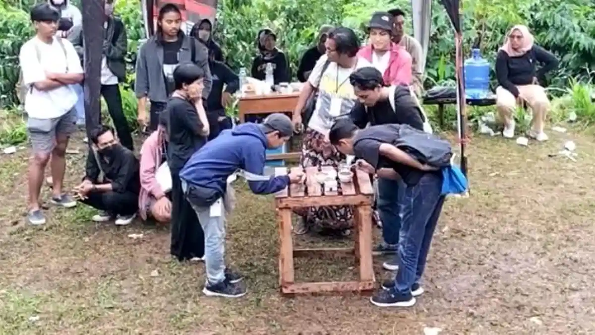 Puluhan Barista Berbagai Daerah Adu Kemampuan Meracik Kopi Robusta Batang