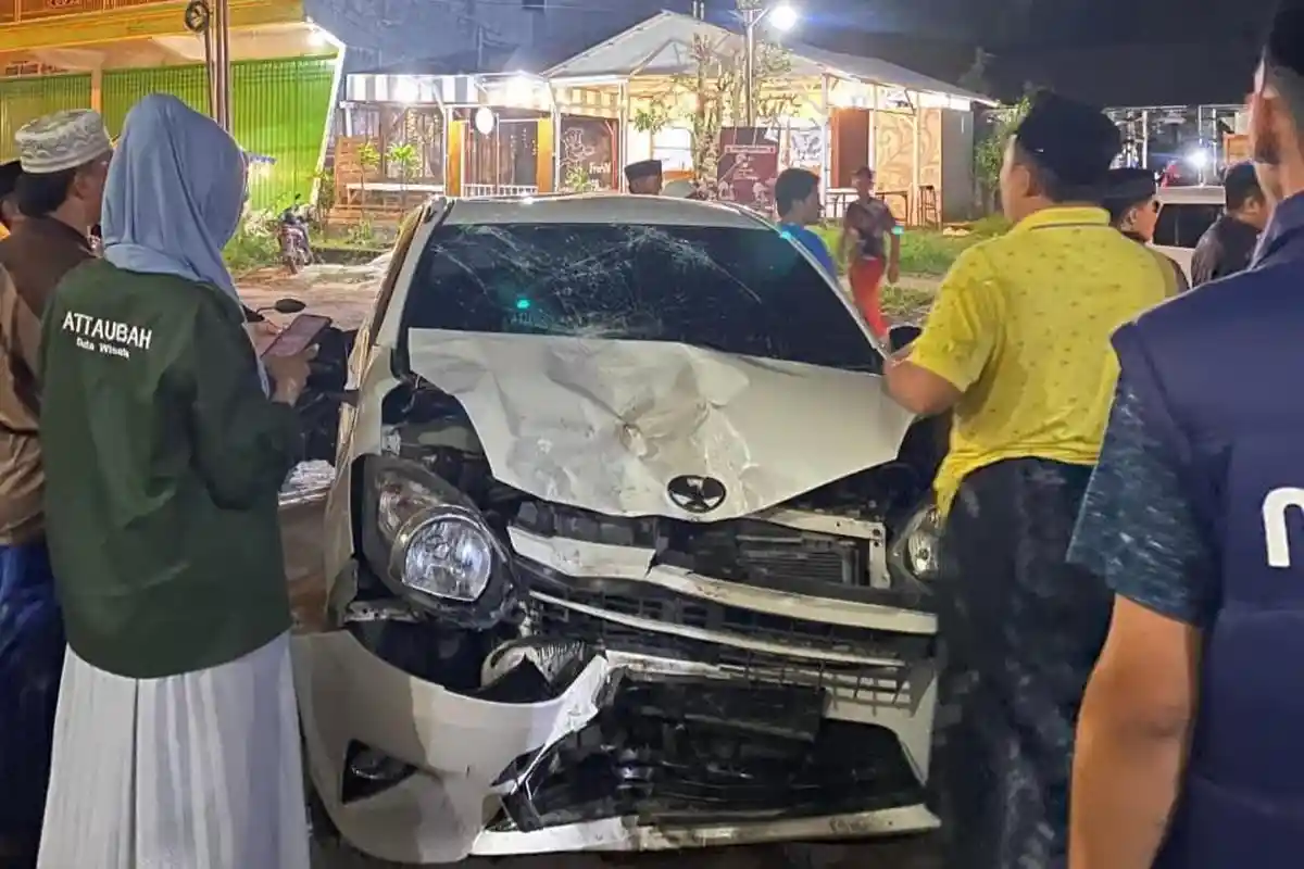 Kecelakaan di Sampang, Mobil Ayla Tabrak Pemotor, 2 Pelajar Terpental