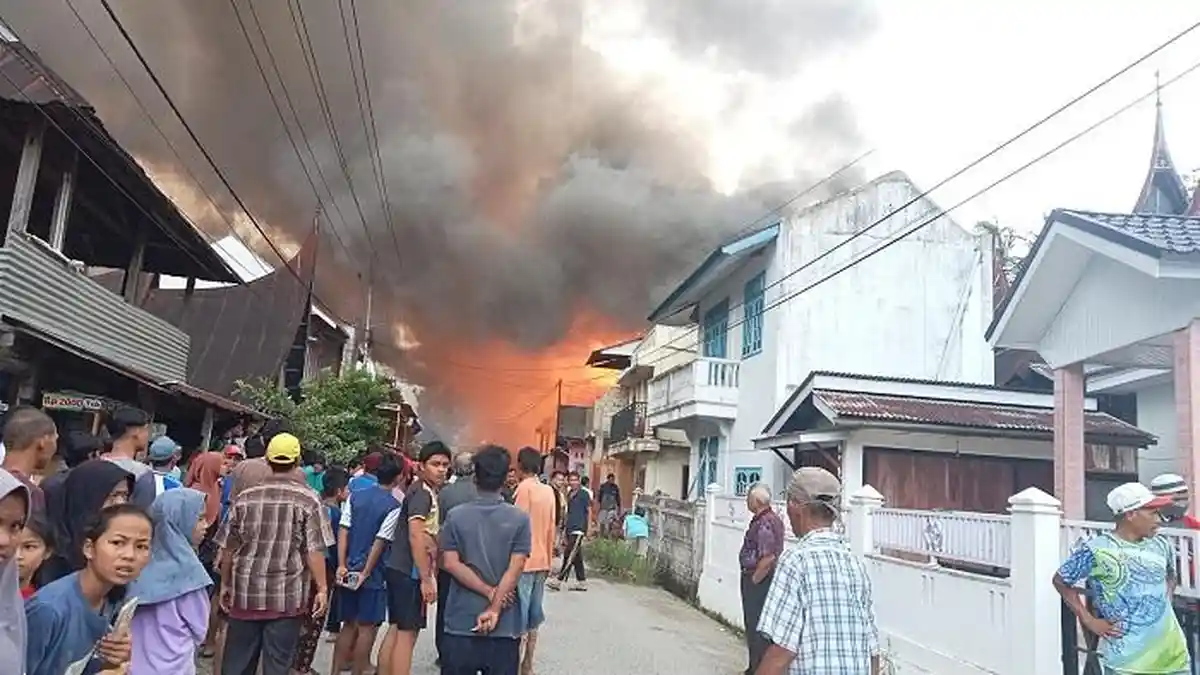 13 Rumah Hangus Terbakar di Bukit Sundi Solok, Kerugian Diperkirakan Rp 3,8 Miliar