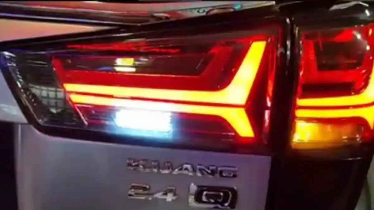 Alasan Ilmiah Mengapa Lampu Belakang Mobil Berwarna Merah
