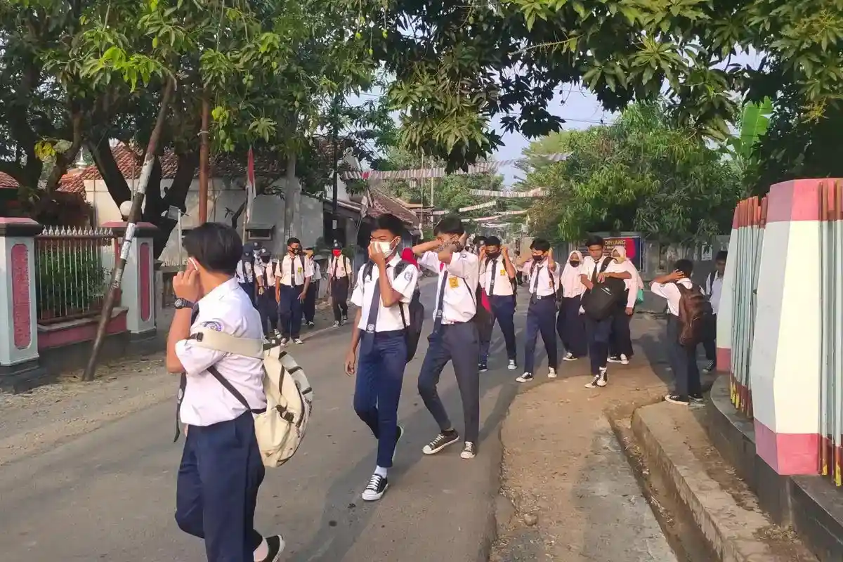 Kunci Jawaban Bahasa Indonesia Kelas 9 Halaman 81 Membuat Resume Diskusi Secara Mandiri