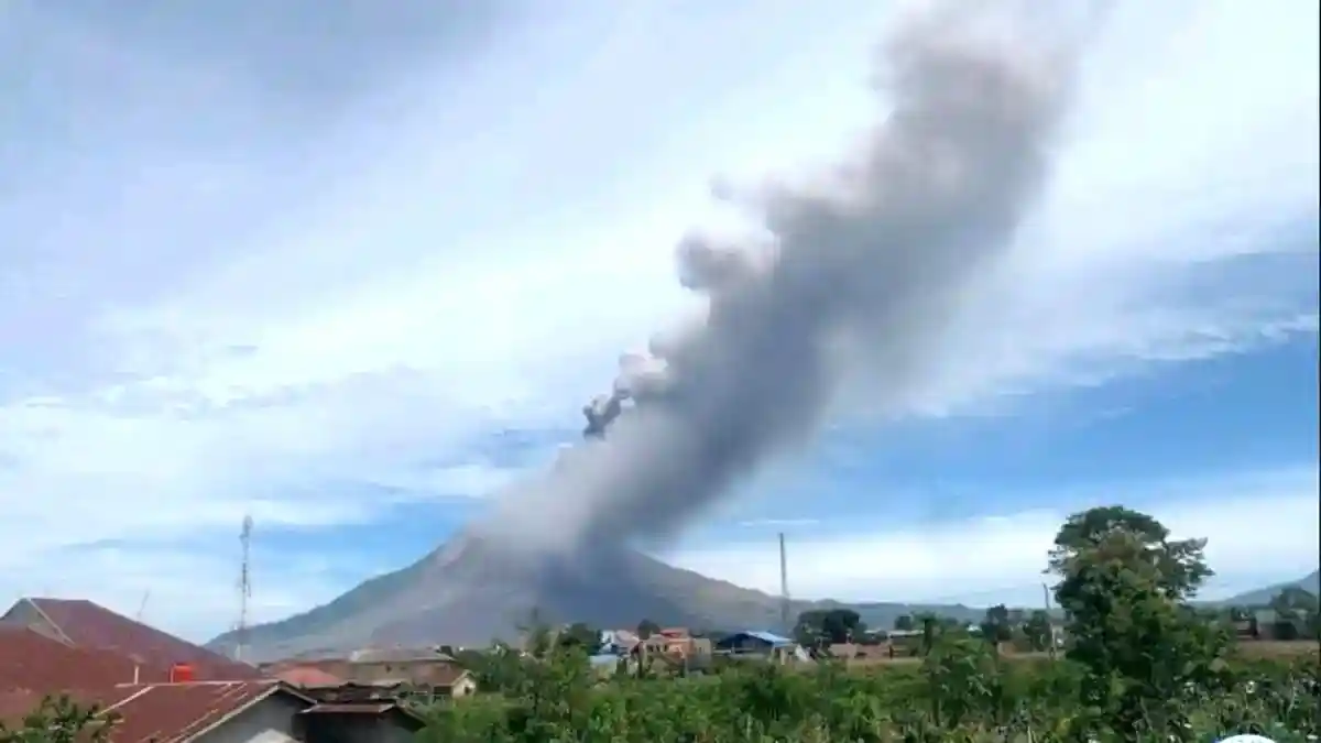 Dampak Erupsi Gunung Sinabung, Penerbangan di Bandara Kualanamu ...