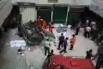 Mobil Box Jatuh dari Lantai 6 Pasar Cipulir