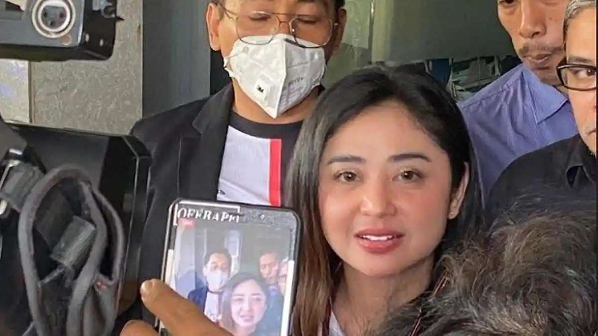 Imbas Tuduhan Mandul, Pedangdut Dewi Perssik Bakal Periksa ke Dokter