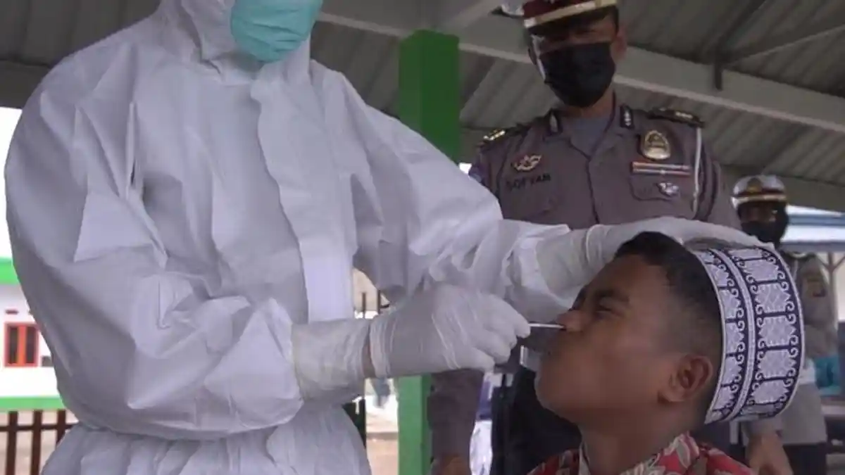 Antisipasi Lonjakan Covid-19 Usai Libur Lebaran, Santri Dayah Mini Aceh Diswab Antigen