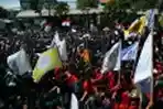 Ribuan Mahasiswa Geruduk DPRD Jatim Tolak UU KPK dan RKUHP