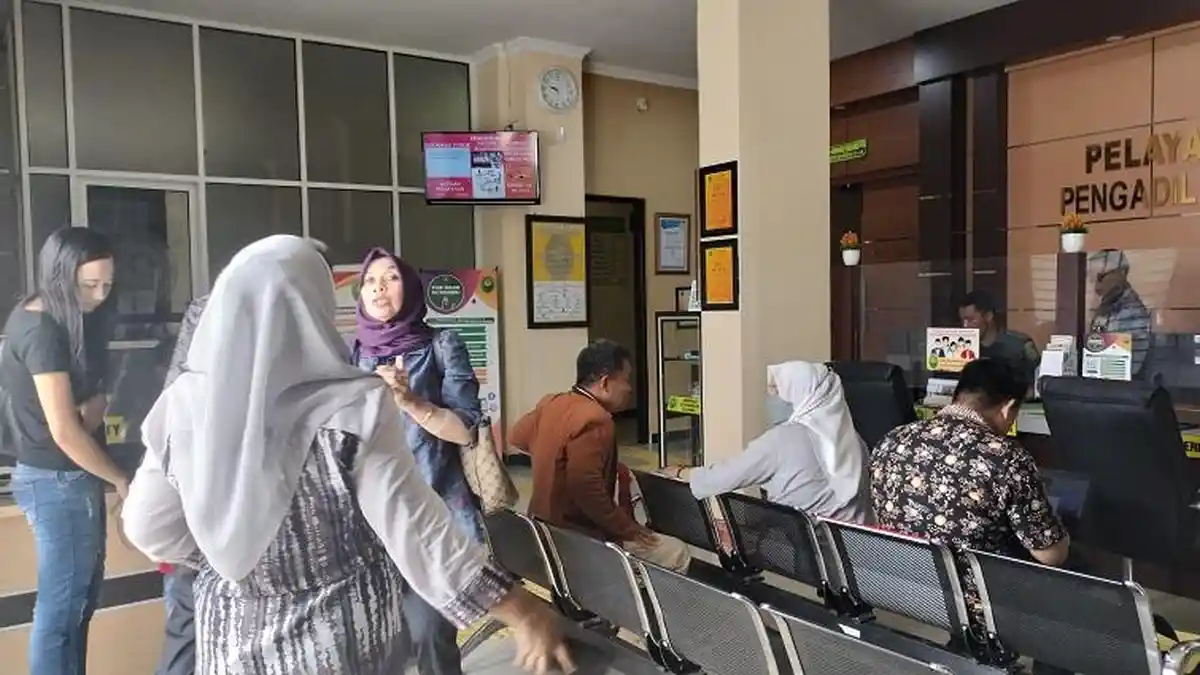 Tujuan Bakal Caleg DPRD Ramai-ramai Datangi Kantor Pengadilan Negeri ...