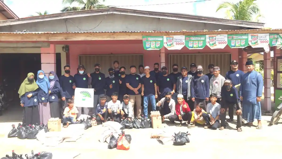 Komunitas Insan Peduli Desa Kalimas Sebar Paket Hadiah untuk Fakir Miskin