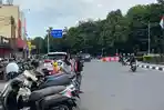 Masih-banyak-parkir-liar-kendaraan-di-sepanjang-Jalan-Jenderal-Sudirman.jpg