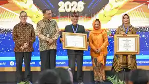 Maestro-Ludruk-Jatim-Cak-Kartolo-Raih-Anugerah-Memori-Kolektif-Bangsa-dari-ANRI.jpg