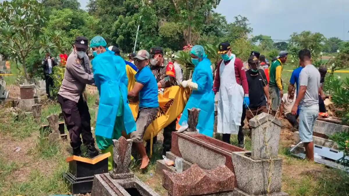 UPDATE Ekshumasi Jenazah Mama Muda di Gresik, 3 Saksi Termasuk Suami Korban Diperiksa Polisi