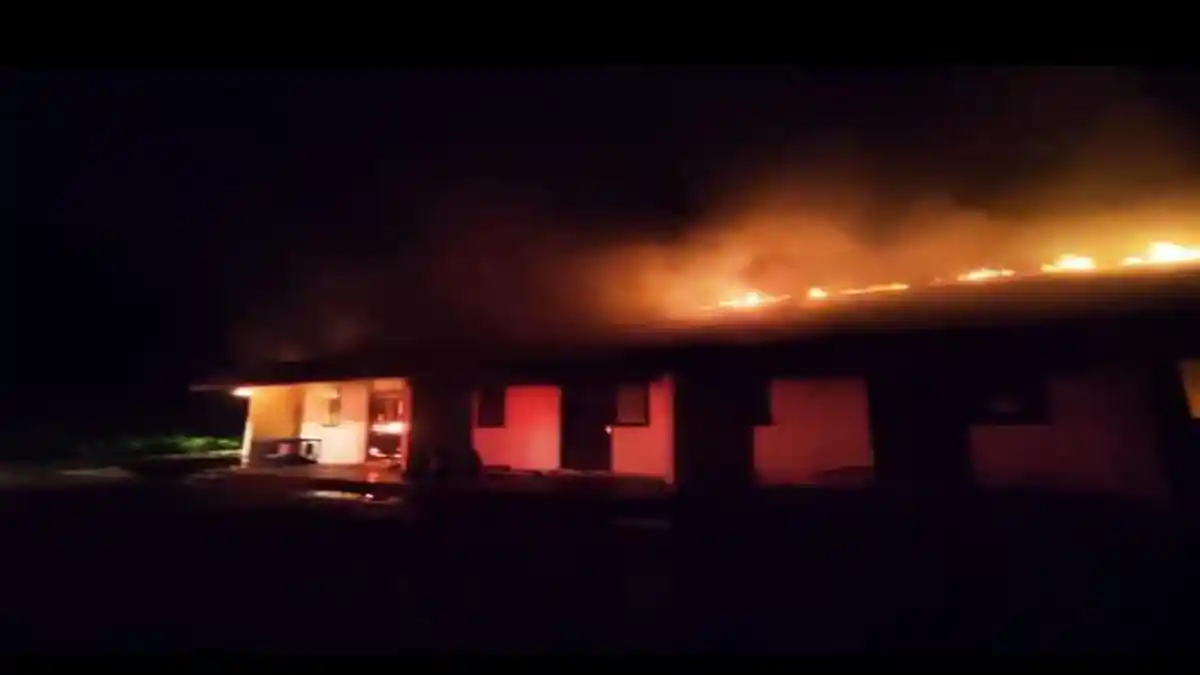 Rumah Kontrakan 6 Pintu di Sintang Terbakar, Saksi Sempat Dengar Suara Ledakan