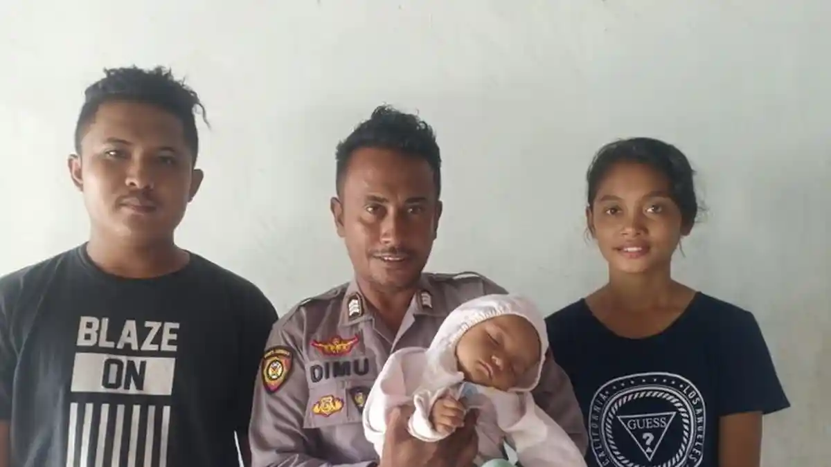 Aksi Heroik Polisi Ini Selamatkan Bayi yang Jatuh ke Laut, Terlepas dari Gendongan Ibu