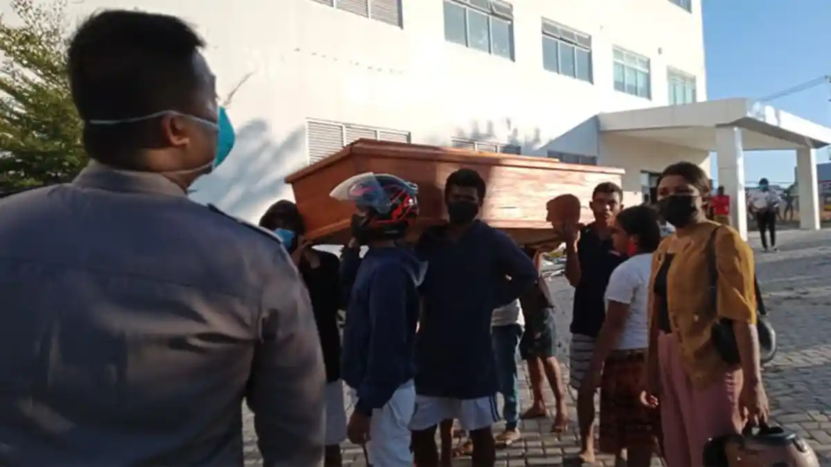 BREAKING NEWS - Perampasan Jenazah Pasien Covid-19 Kembali Terjadi di RS Siloam Kupang