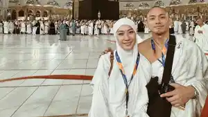 BCL-berfoto-didepan-Kabah-di-tanah-suci-Mekkah.jpg