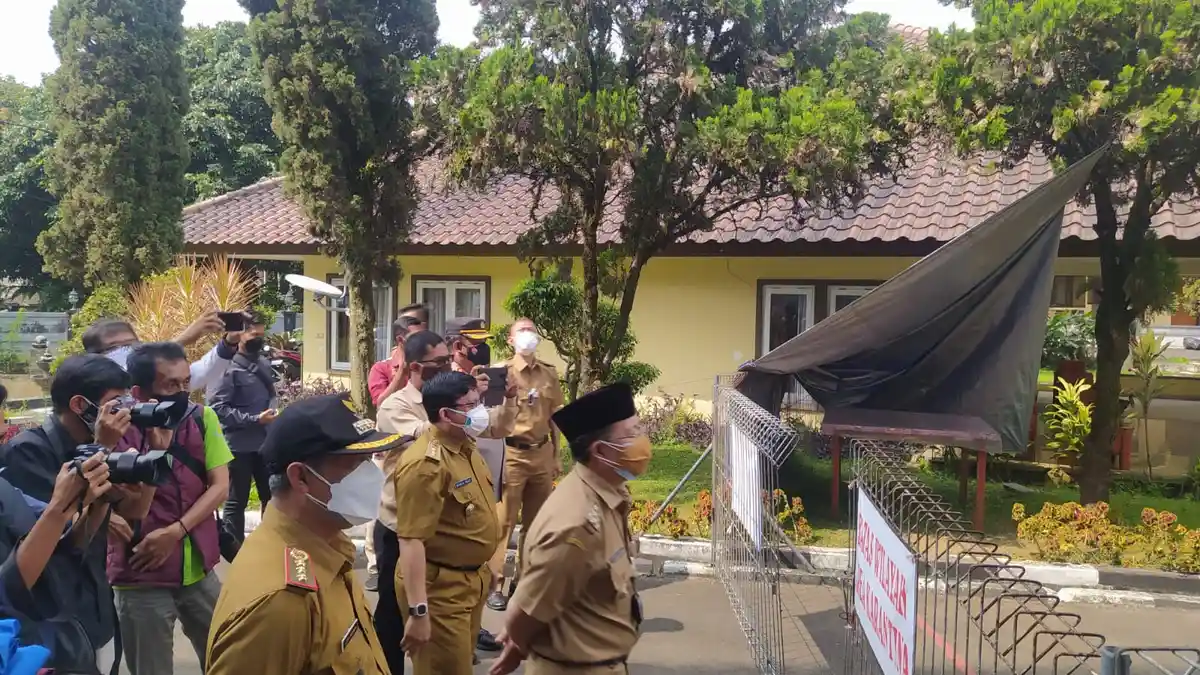Bupati Cianjur Jenguk 80 Tenaga Kesehatan yang Isolasi Mandiri, Beri Dukungan Agar Cepat Sembuh